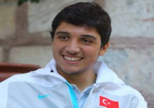YALANLARA DAYANAMADI, FUTBOLU BIRAKTI
