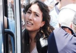 KADINLAR, KADIN POLİSTEN ŞİKAYETÇİ!