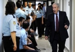 KEMAL GÜRÜZ:  BEN NEDEN İÇERDEYİM 