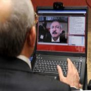 CHP LİDERİ İNTERNET TEN, GENÇLERİN SORULARINI YANITLADI