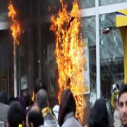 İSTANBUL DA DEHŞET, OTOBÜS VE İŞYERLERİNE MOLOTOF!
