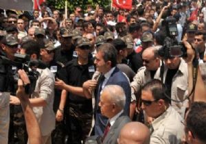 ŞEHİT CENAZESİNDE SİYASETÇİYE TEPKİ!