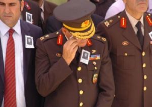 TUĞGENERAL GÖZYAŞLARINI TUTAMADI