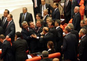 MECLİS TE ÖYM DÜZENLEMESİ KAVGASI