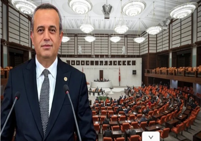 Vekil İstifa Etti, Yeni Yol Grubu Düştü