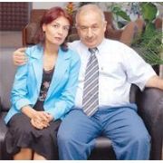 DEKAN OLUNCA CEBİNE AŞK MESAJI YAĞDI!