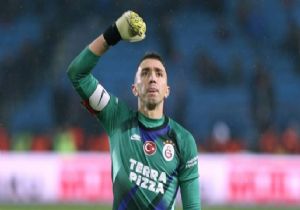 Muslera Emekli Oldu