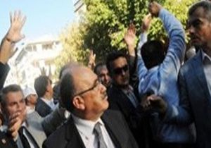 BAKANLARA PET ŞİŞELİ PROTESTO!