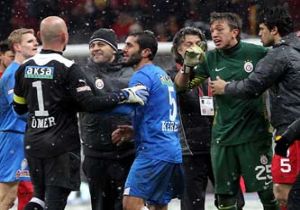 ÖMER, MUSLERA VE MELO YU ÇILDIRTTI!