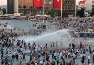 KARANFİLLİ EYLEME POLİS MÜDAHALESİ!