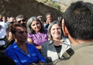 PKK YOL KESTİ, VEKİLLER GÜLEREK İZLEDİ!