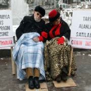 ÇILGIN İHTİYARLAR DAN PROTESTO