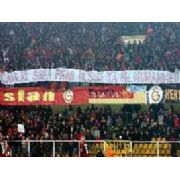 TRİBÜNLERDEKİ EN ANLAMLI PANKART!