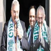 BAYKAL. GANDHİ KEMAL İ YANINDAN AYIRMIYOR