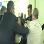 AK PARTİ İL BİNASINDA YUMRUK YUMRUĞA KAVGA!