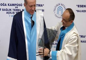 Dekan, Erdoğan ın Elini Öpmek İstedi