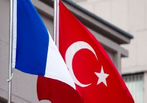 Davutoğlu ndan Sürpriz Paris Ziyareti