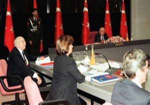 DEMİREL VE ÇİLLER E 28 ŞUBAT ÇAĞRISI!