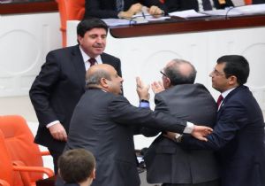 MECLİS İ KARIŞTIRAN VEKİLE  UYARI CEZASI
