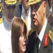 GENÇ KIZ DAN BAŞBUĞ A   NE OLUR ÜLKEMİZ BÖLÜNMESİN 