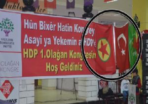 Türk Bayrağı ve PKK Flaması Yan Yana!