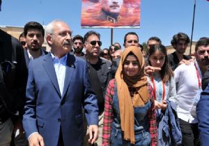  Korkuyu Sarayın Duvarlarına Hapsettik 