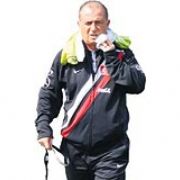 YUNANİSTAN DA EN SEVİLEN İKİ TÜRK