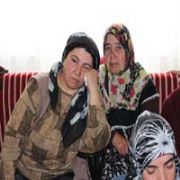  KARA GÖZLÜME BAKMAYA KIYAMIYORDUM 