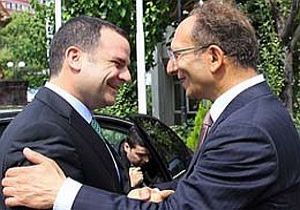 HİLMİ BENGİ A. A YA ALKIŞLARLA VEDA ETTİ