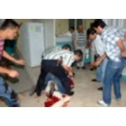 SERVİS MİNİBÜSÜ DURAĞA DALDI