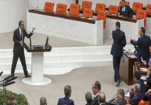 Meclis te Ben Kürtüm,Sen Kimsin  Kavgası