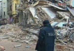 Taksim de 5 Katlı Bina Çöktü