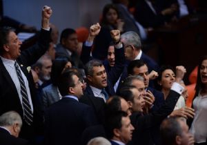 Meclis Güne Olaylı Başladı