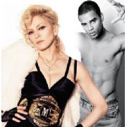  MADONNA SIRADAN BIR KADIN 