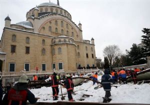 Cami de Cenaze Namazında Şok!