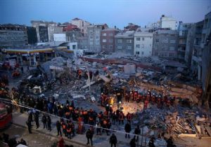 Zeytinburnu nda Bina Çöktü,2 Kişi Öldü
