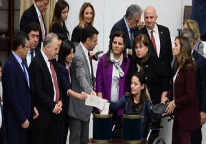 Genel Kurulda Şafak Pavey e Alkış