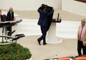  Mecliste Siyah Örtülü Protesto