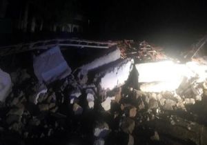 Türbe Duvarı Çöktü, 2 Kadın Yaralandı