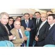 GÜL, UÇAĞINI GAZETECİLERE AÇTI