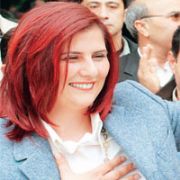 SADECE 2 KADIN İPİ GÖĞÜSLEYEBİLDİ