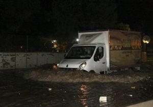 İzmir Yağmura Teslim Oldu