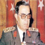 KORUMALARI KOMŞUYU BEZDİRDİ!