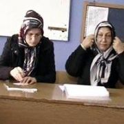 SANDIKTA TÜRBANLI GÖREVLİ!