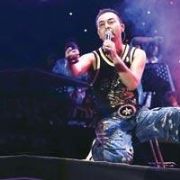 SERDAR ORTAÇ KUMARDA 4 KONSER KAYBETTİ!