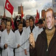 SAĞLIK ÇILARDAN, ERDOĞAN MASKELİ, ZİNCİRLİ MİTİNG