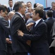 KORUMALARIN KAVGASINI SARKOZY ÖNLEDİ 
