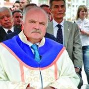 REKTÖR BEYİN 5 MAKAM ODASI VAR