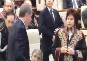 O CÜBBE NEDEN DÜĞMESİZ?