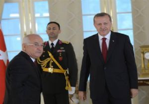 KÖŞK TE MUHALEFETSİZ TEBRİK TÖRENİ!